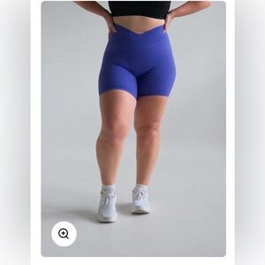 NEW TSL Women's Purple Crossover V-Waist Bike Short. Size large.